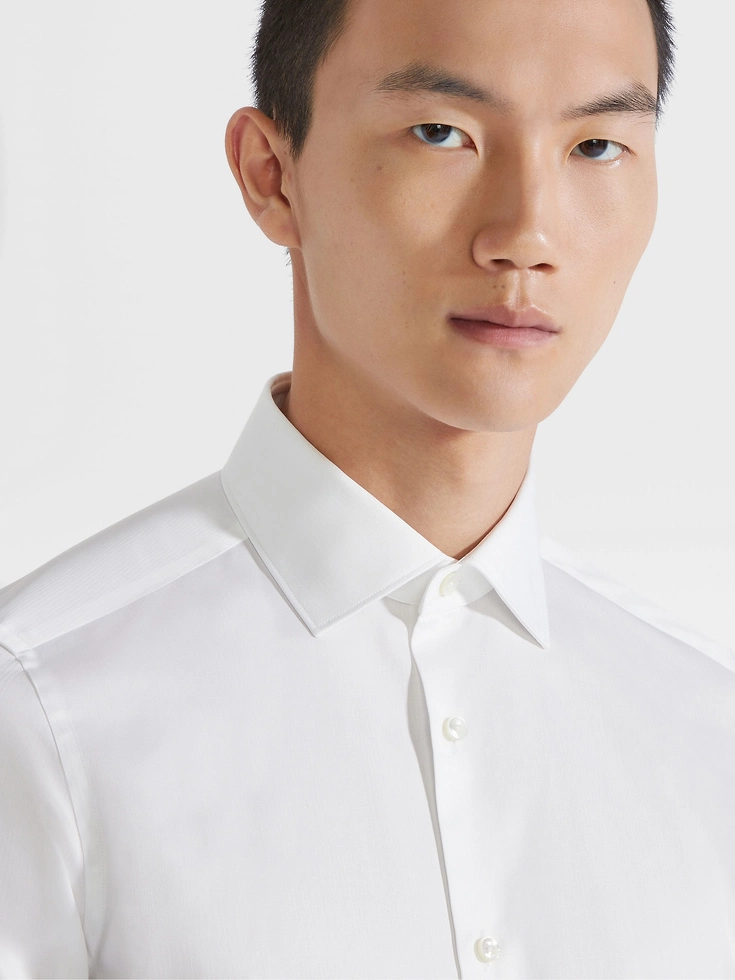 Camisa blanca de algodón trecapi con microrayas estructuradas