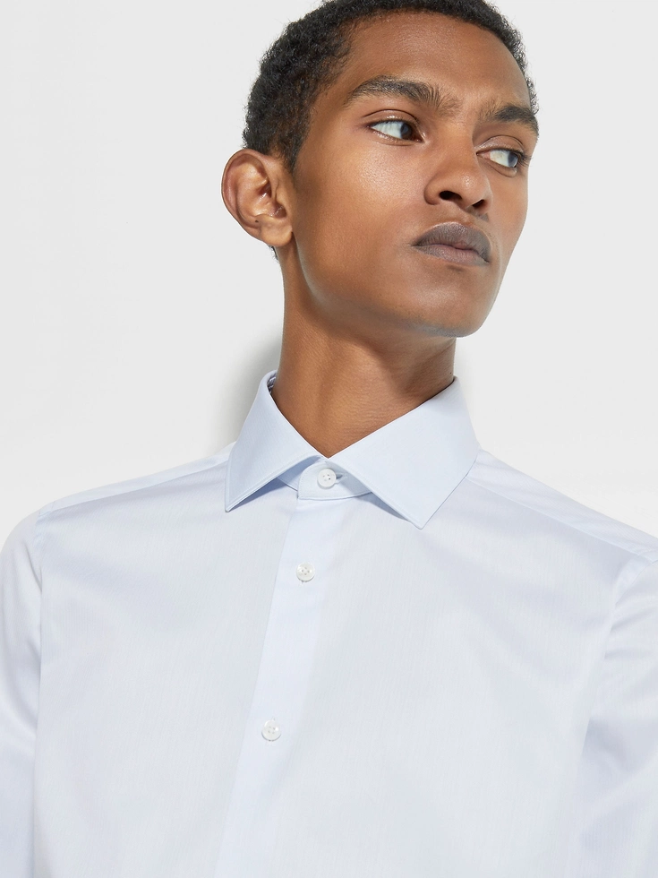 Camisa de algodón trecapi con microrayas estructuradas en azul claro
