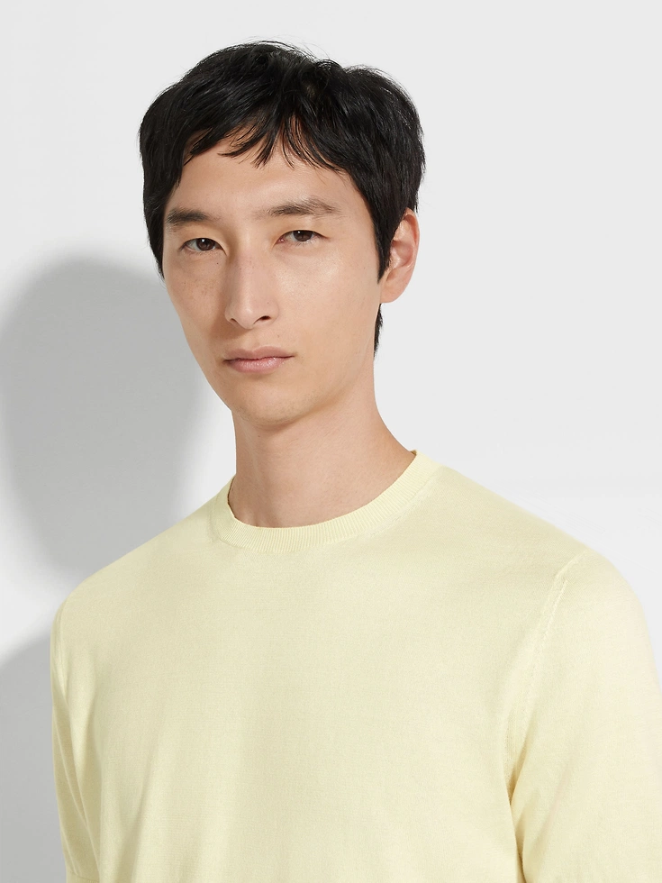 Camiseta de algodón premium de color amarillo claro