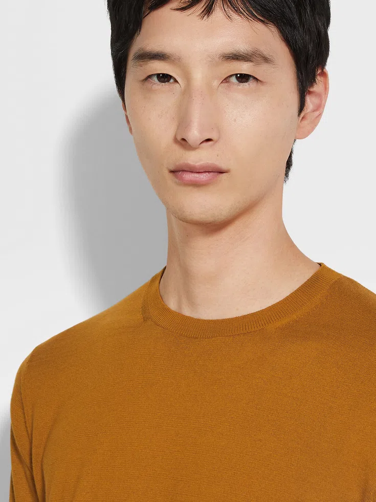 Camiseta de algodón premium ocre