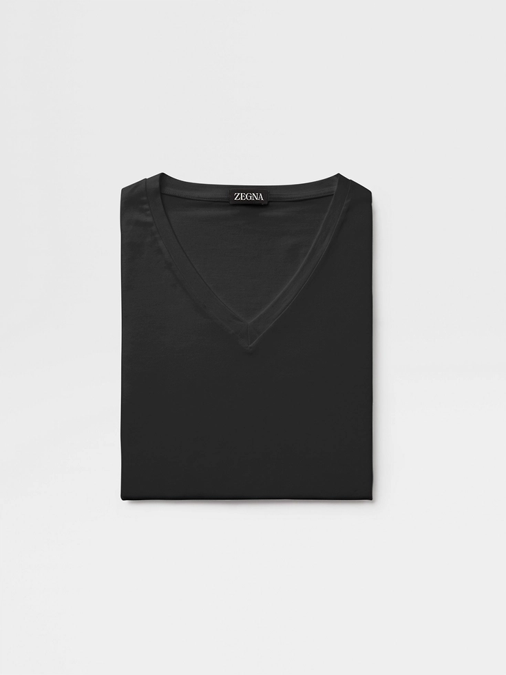 Camiseta negra de algodón con cuello en V