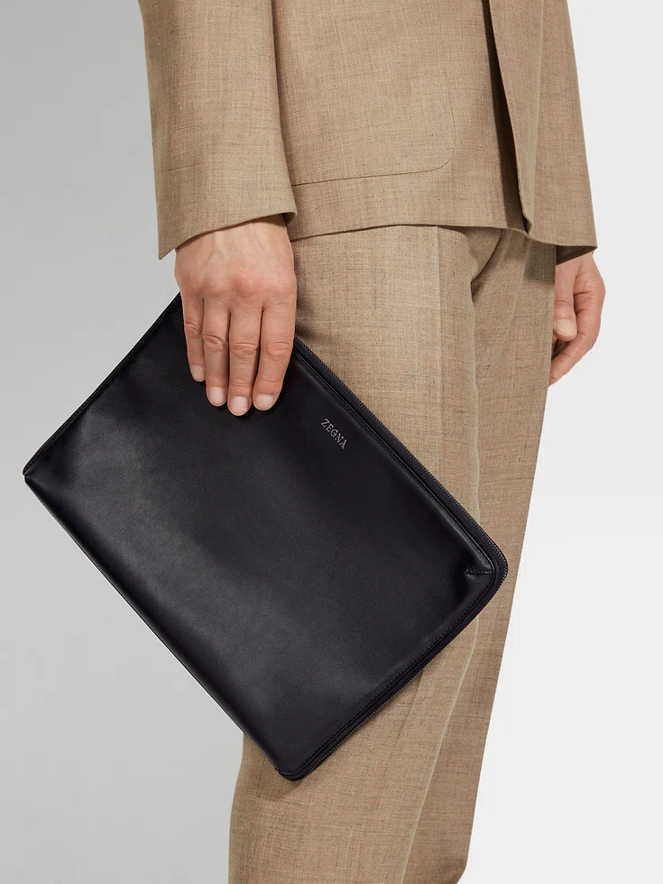 Cartera de cuero negro