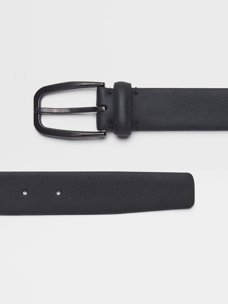 Cinturón de cuero negro