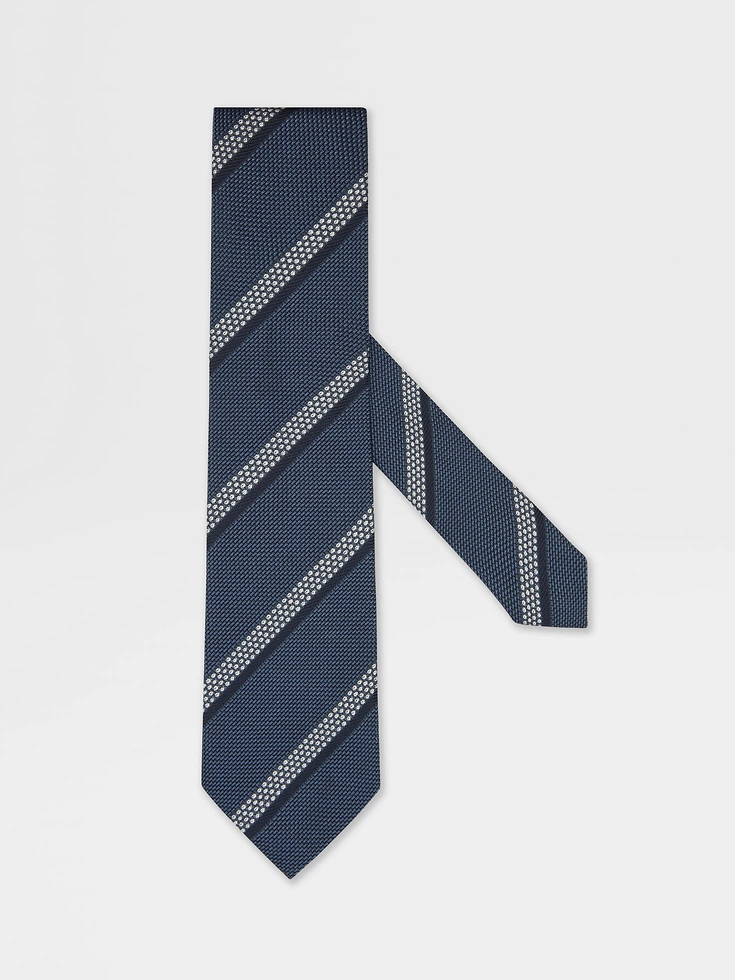 Corbata de seda azul claro