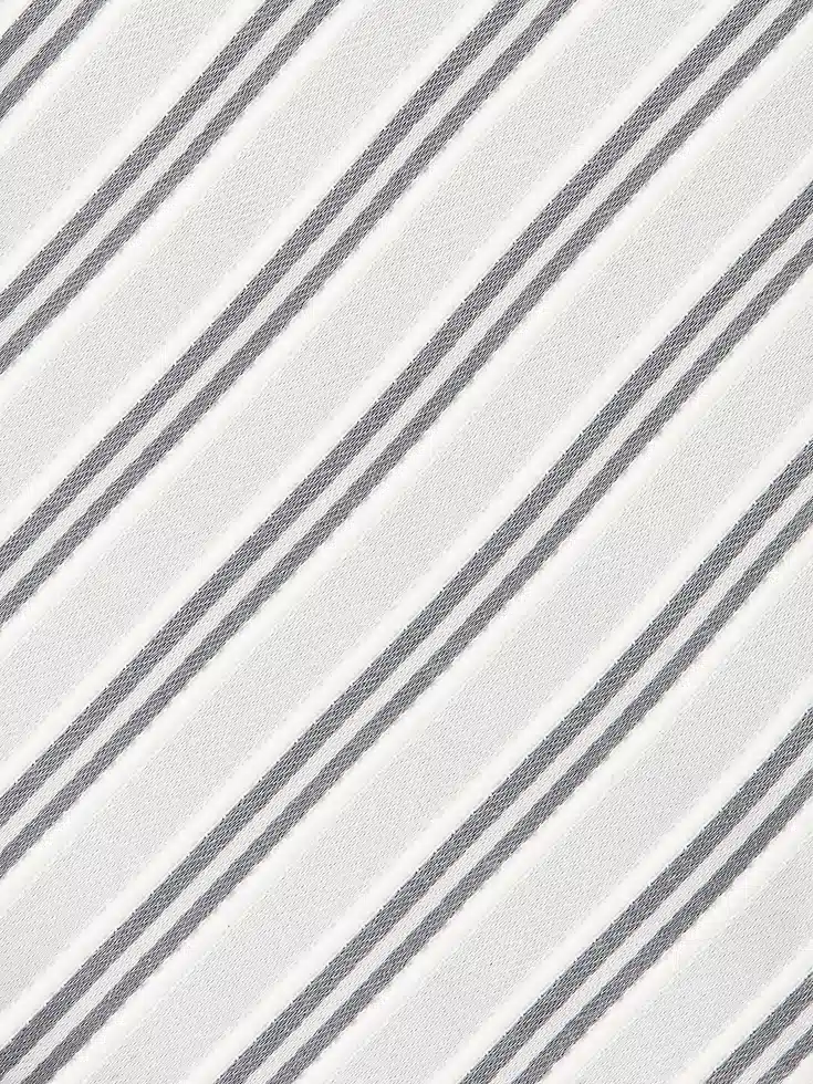 Corbata de seda gris claro