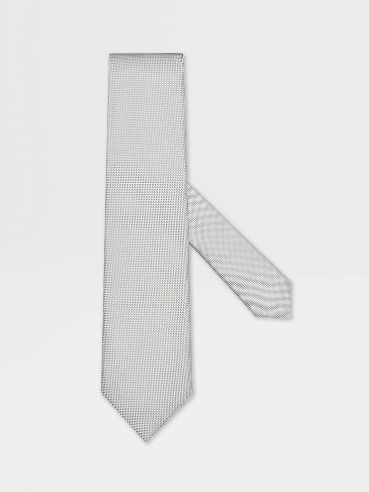 Corbata de seda gris claro