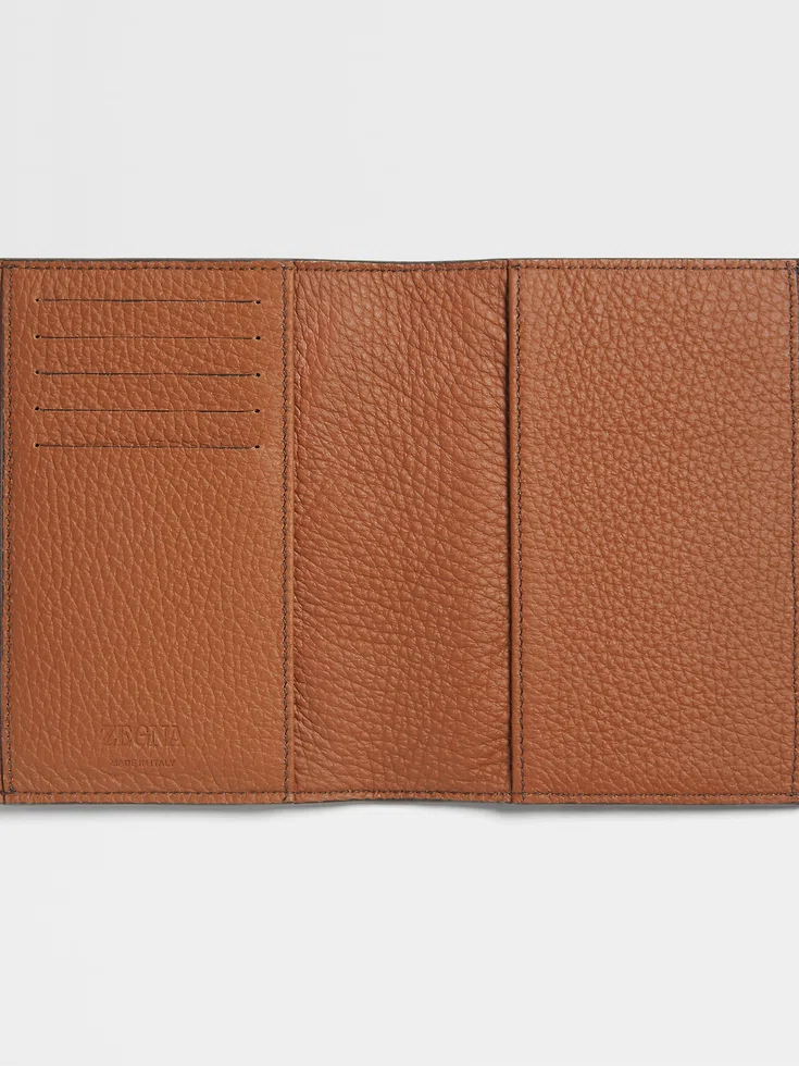 Estuche para pasaporte de piel de ciervo con follaje