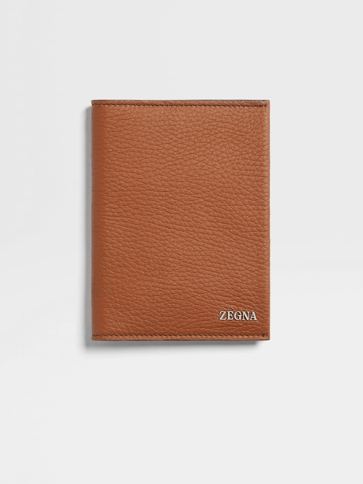 Estuche para pasaporte de piel de ciervo con follaje