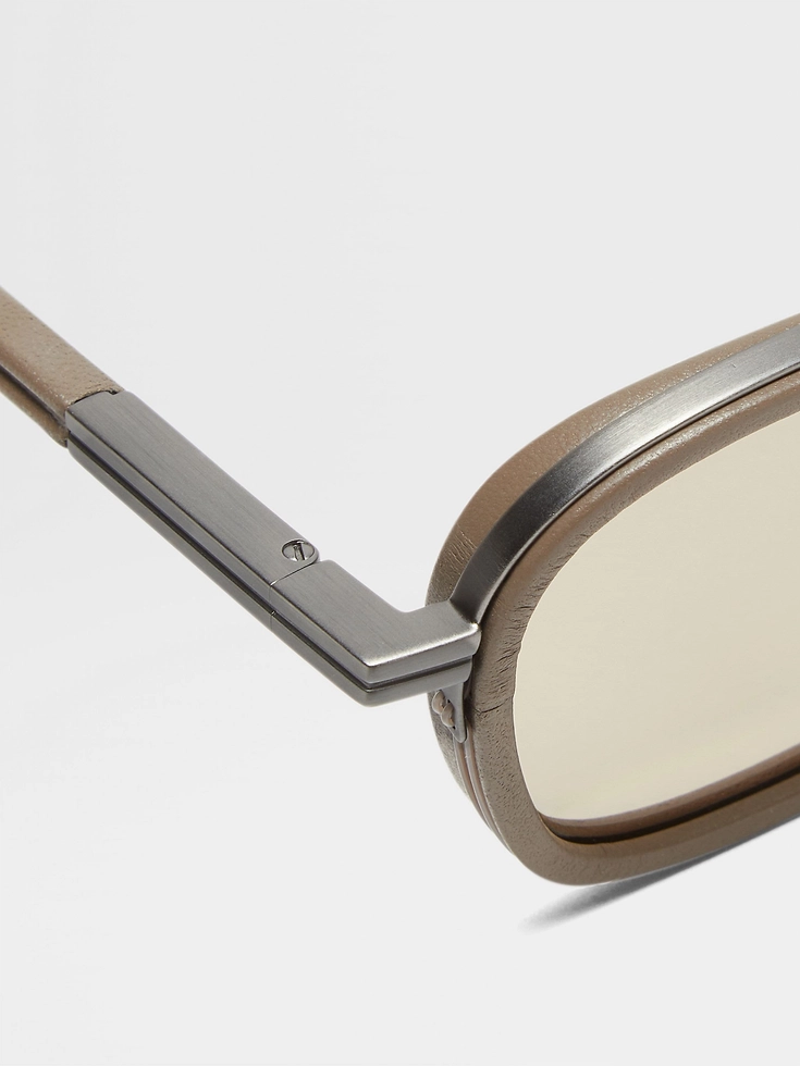 Gafas de sol Orizzonte I de acetato metálico y piel en beige oscuro