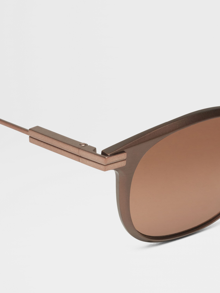 Gafas de sol de aluminio color bronce oscuro