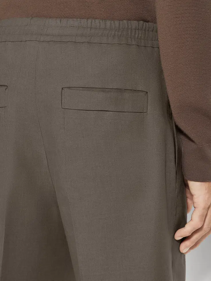 Pantalones cortos de lino Oasi color topo oscuro