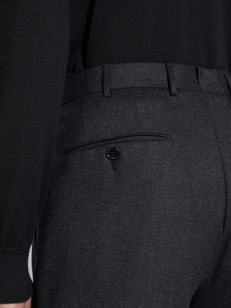 Pantalones de lana gris oscuro