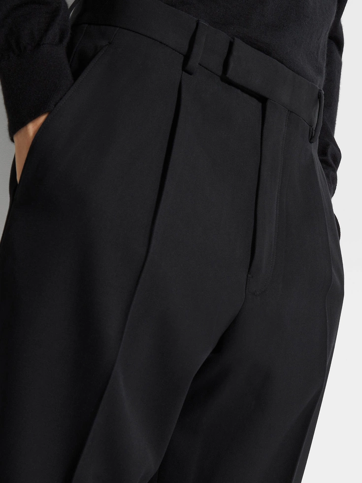 Pantalones negros de algodón y lana