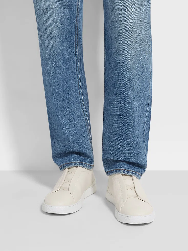 Zapatillas blancas de piel de ciervo con triple puntada™