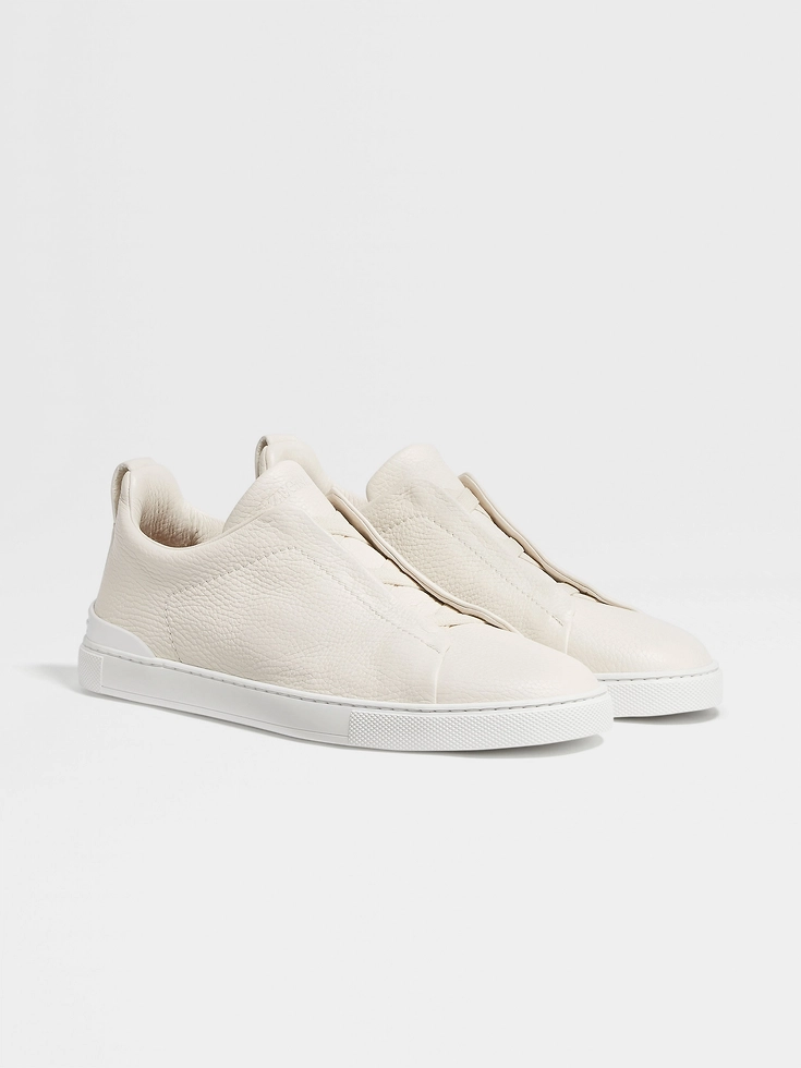 Zapatillas blancas de piel de ciervo con triple puntada™